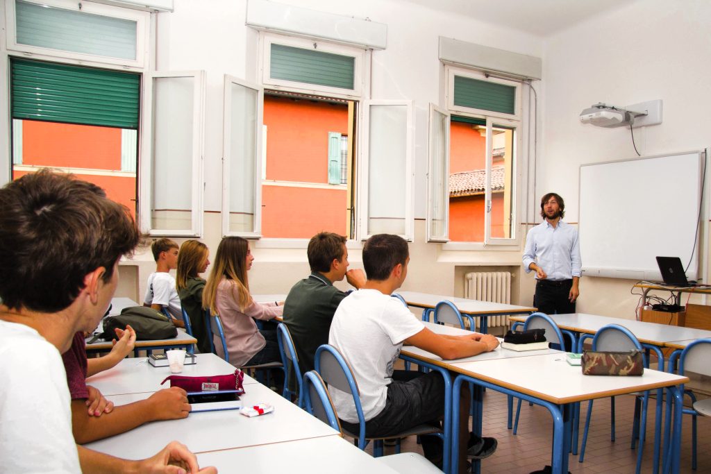 Lezione-scuola-bologna